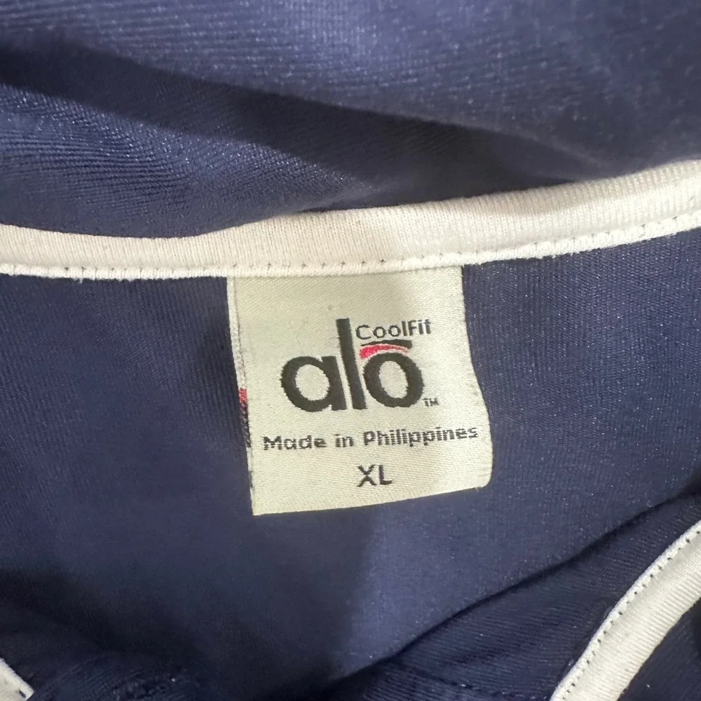 Alo Yoga CoolFit Womens XL Navy Blue‎ Short Sleeve Performance Polo Shirt Crest